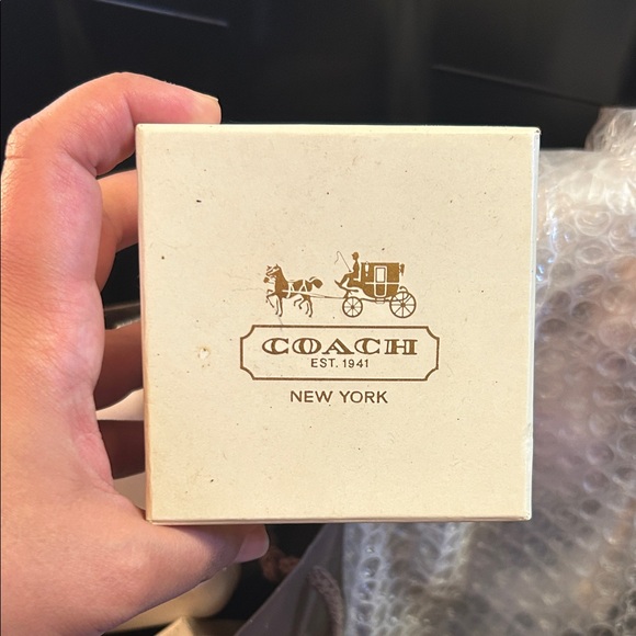 Coach Cream Gift Box with Gold Logo - Picture 1 of 8